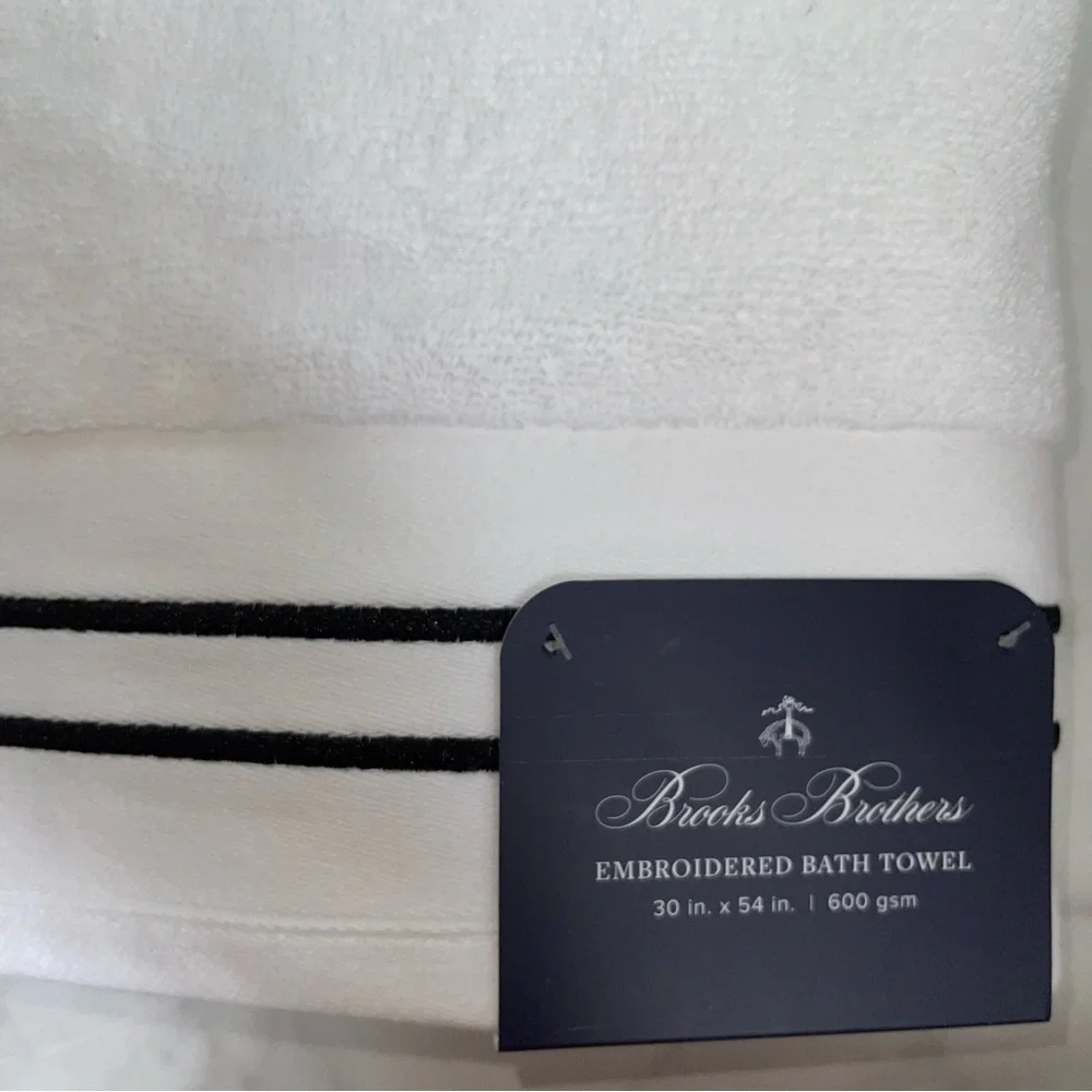 Brooks Brothers Premium Embroidered set of 2 Bath towels white black NWT